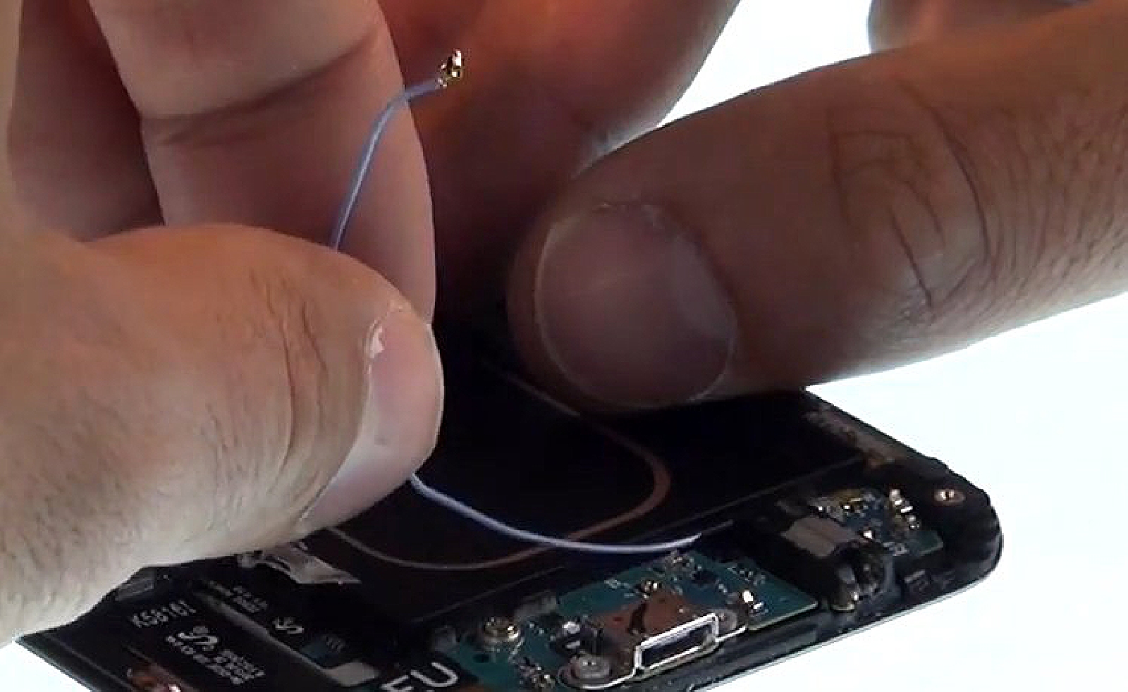 Changement d'écran (vitre+Amoled) sur Galaxy S6 Edge Plus photo 2