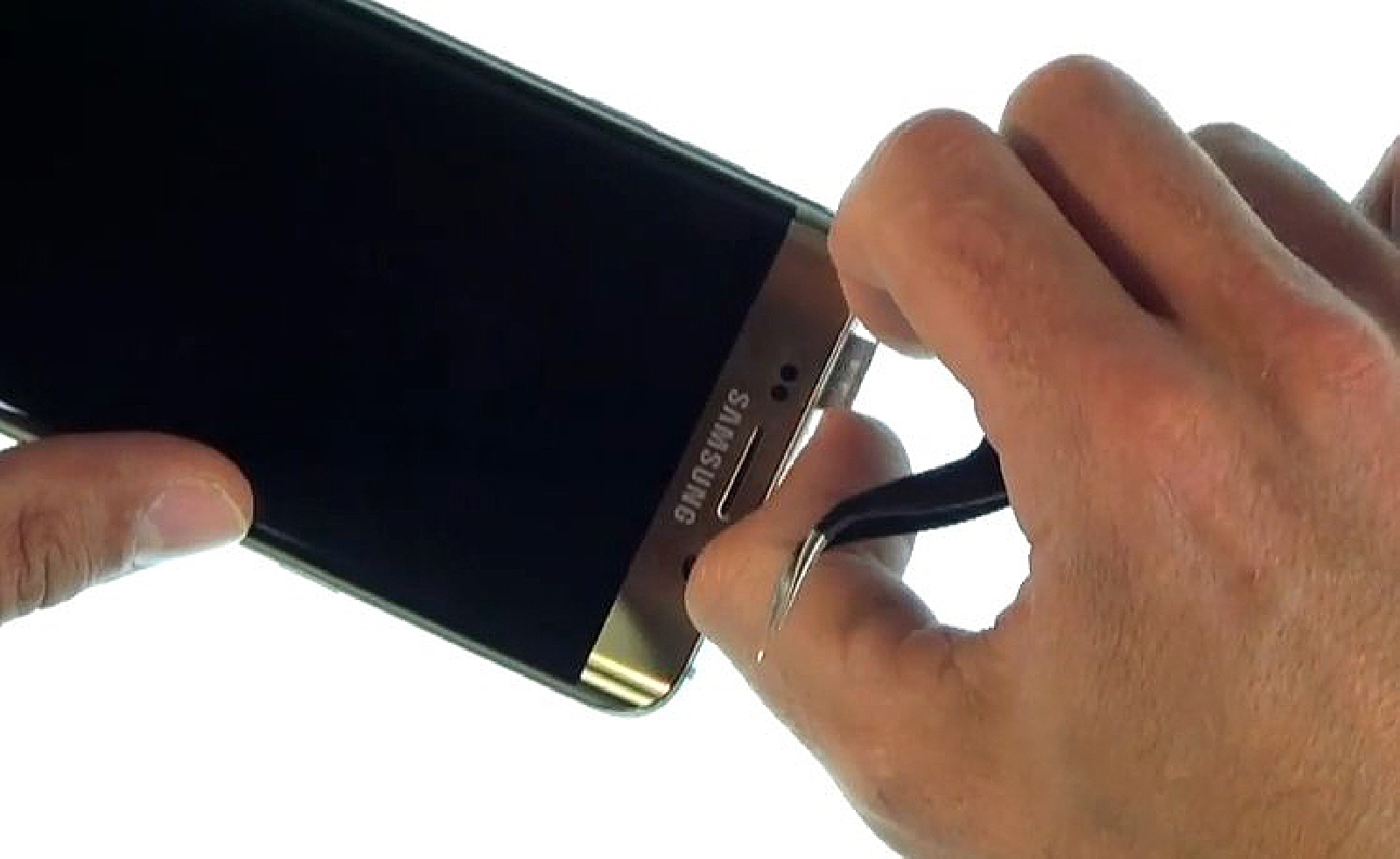 Changement de vitre arrière sur Galaxy S6 Edge Plus photo 3