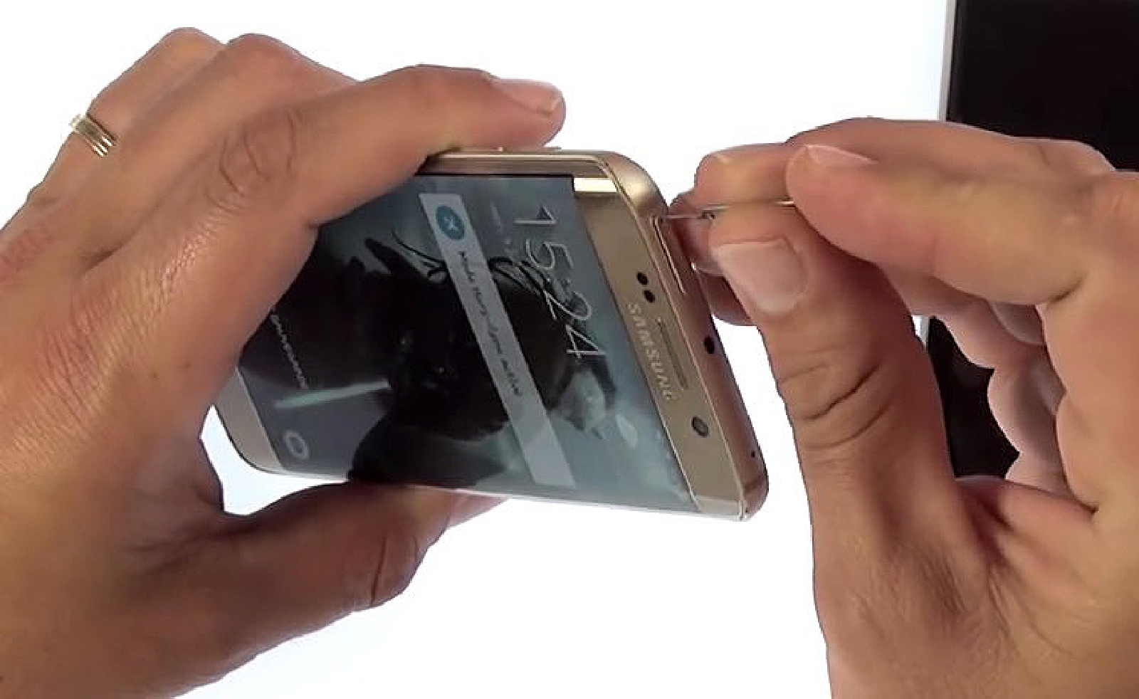 Changement d'écran (vitre+Amoled) sur Galaxy S6 Edge photo 2
