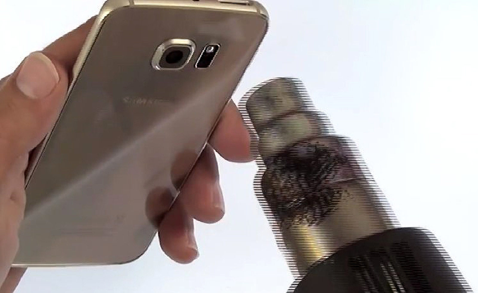 Changement d'écran (vitre+Amoled) sur Galaxy S6 Edge photo 1