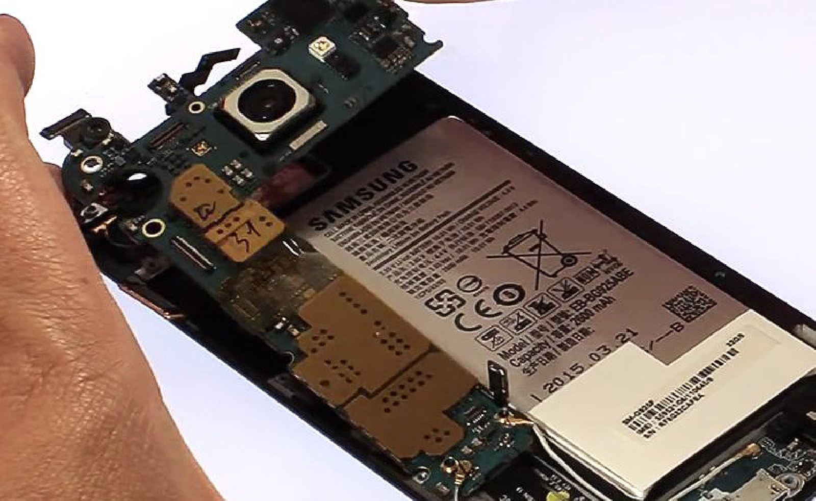 Changement d'écran (vitre+Amoled) sur Galaxy S6 Edge photo 2