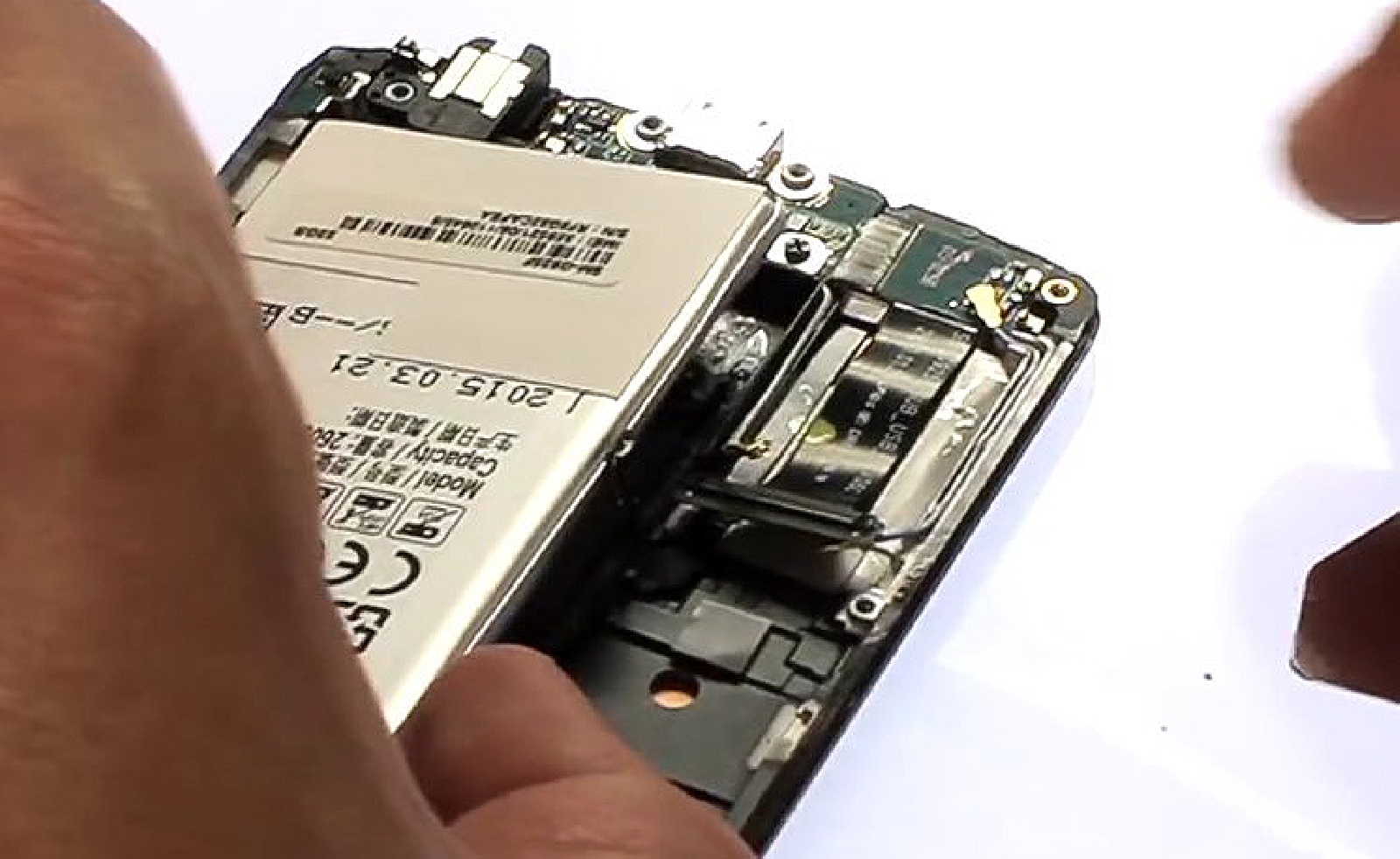 Changement d'écran (vitre+Amoled) sur Galaxy S6 Edge photo 3