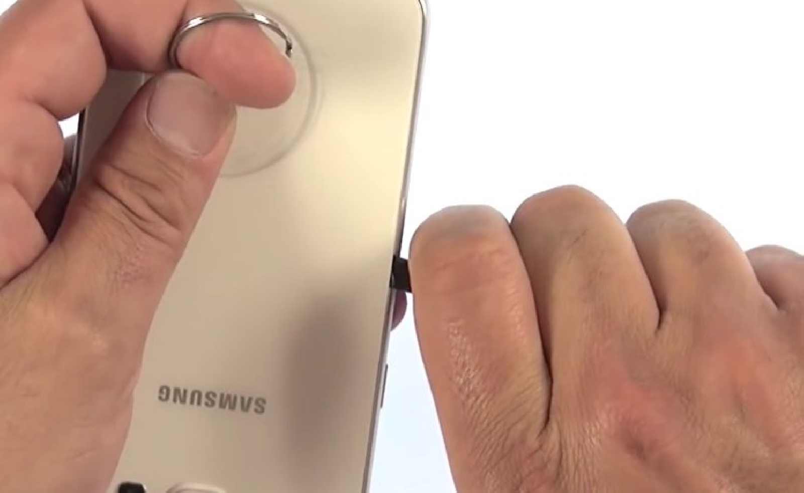 Changement de batterie sur Galaxy S6 photo 4