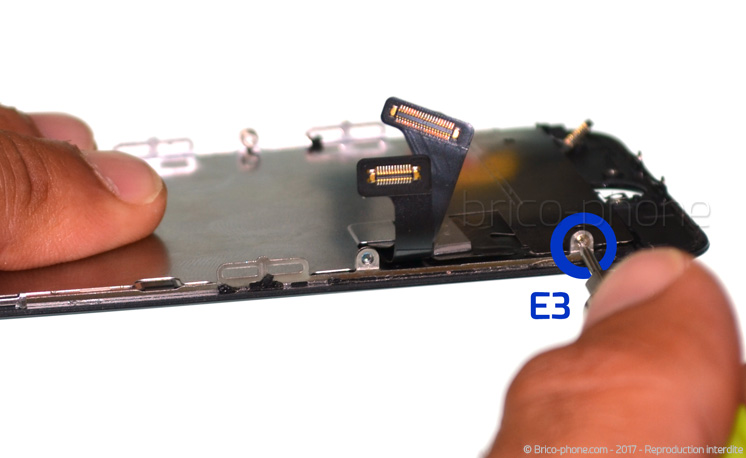 Changement d'écran (vitre+LCD) sans éléments prémontés sur iPhone 7 photo 2