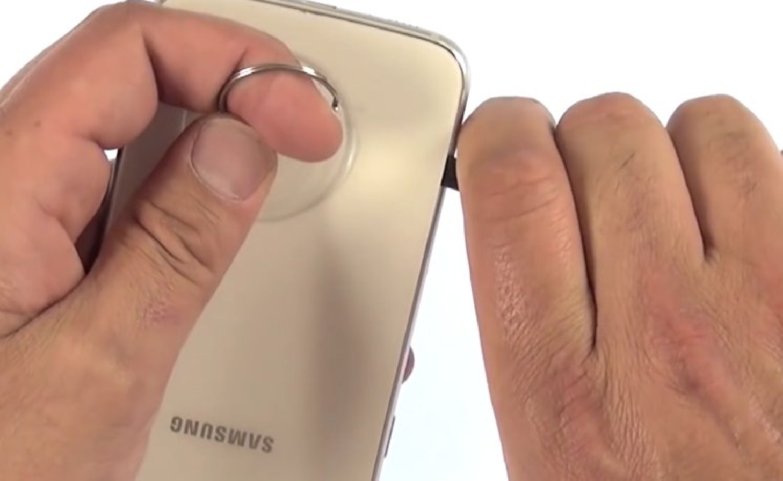 Changement de vitre arrière sur Galaxy S6 photo 2