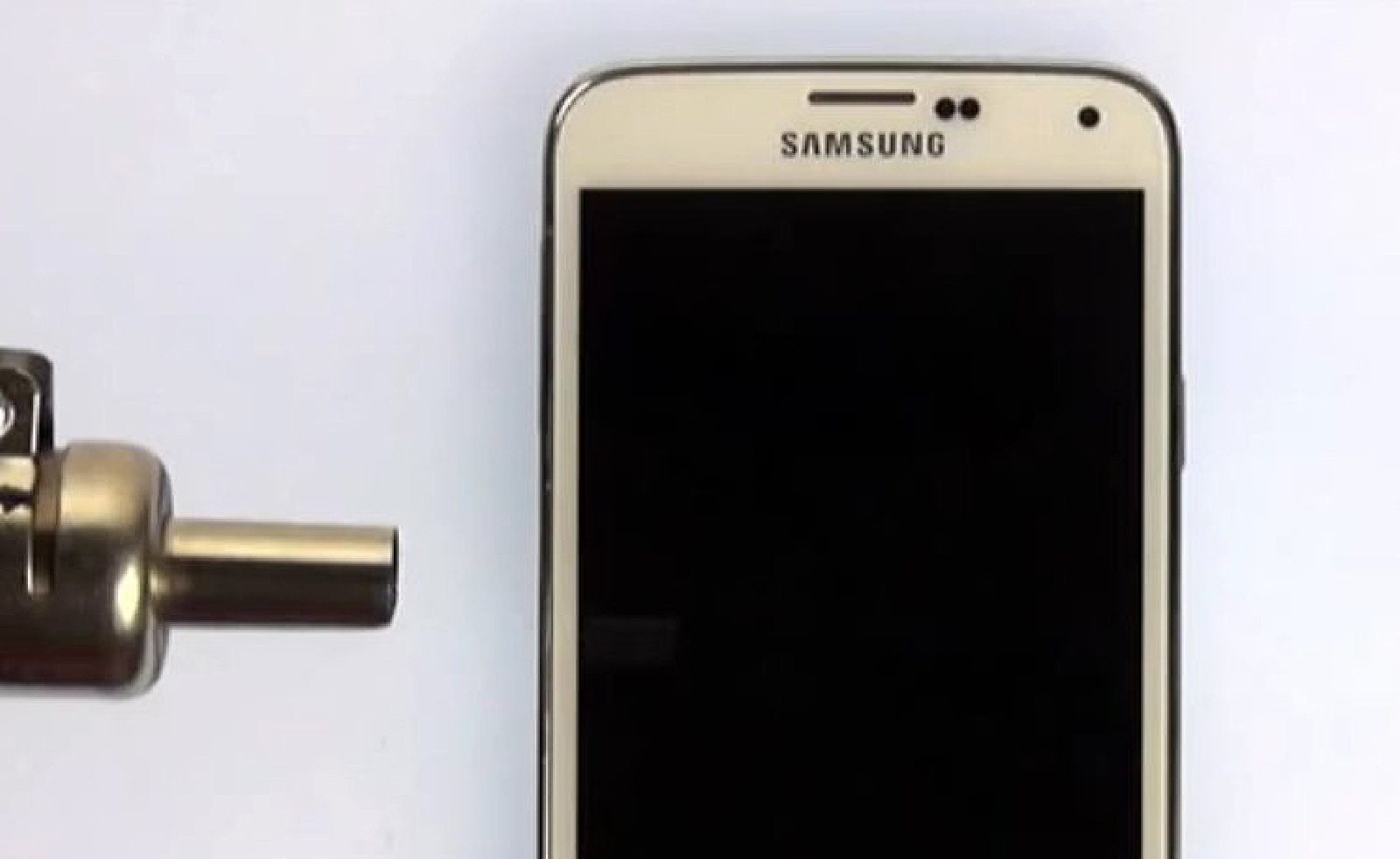 Changement d'écran (vitre+AMOLED) sur Galaxy S5 et S5 Plus photo 1