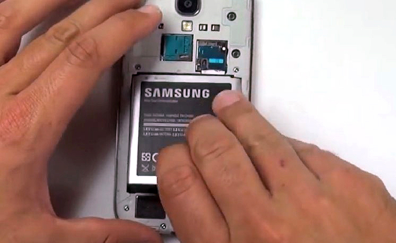 Changement d'écran (vitre+AMOLED) sur Galaxy S4 photo 2