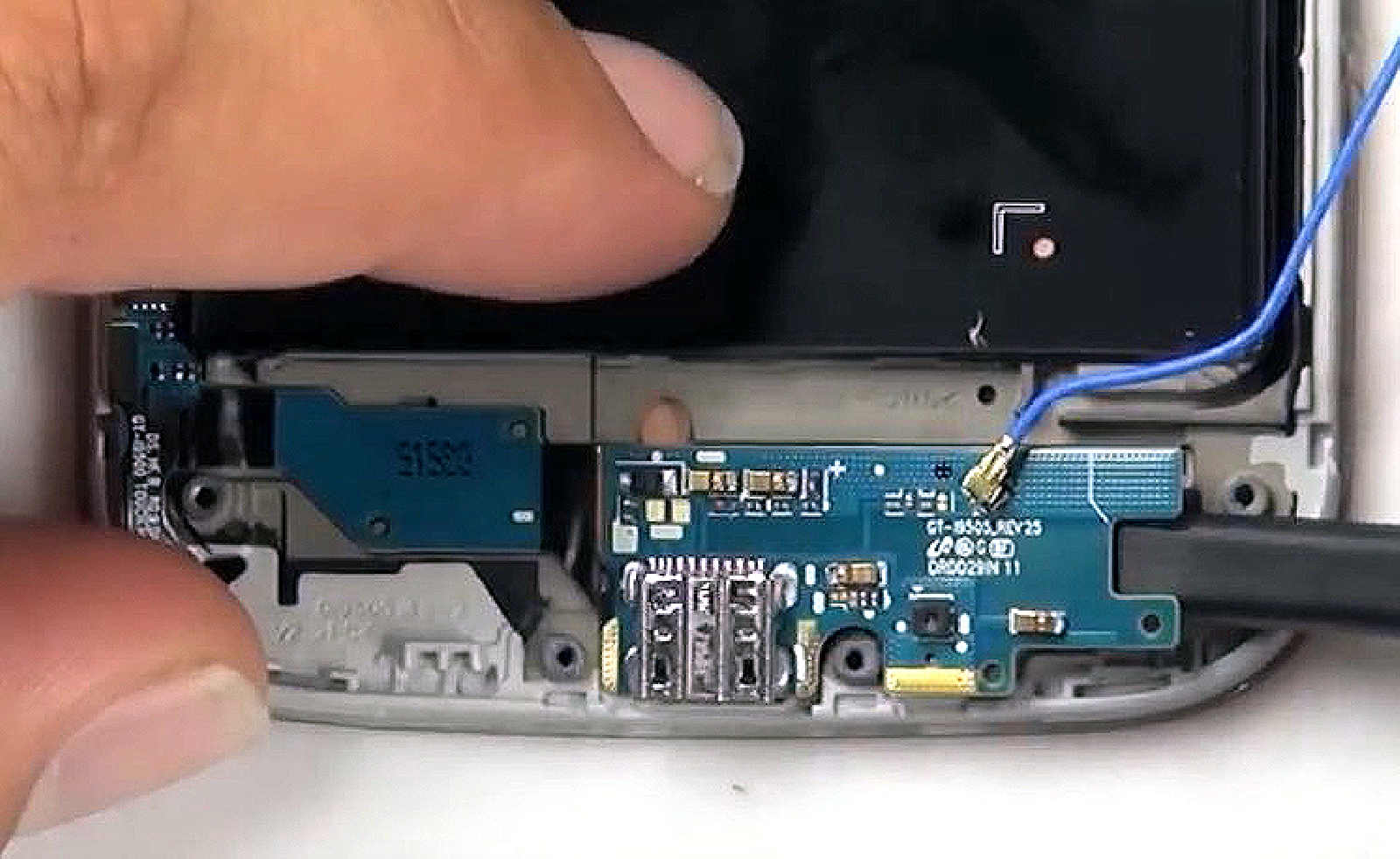 Changement d'écran (vitre+AMOLED) sur Galaxy S4 photo 3