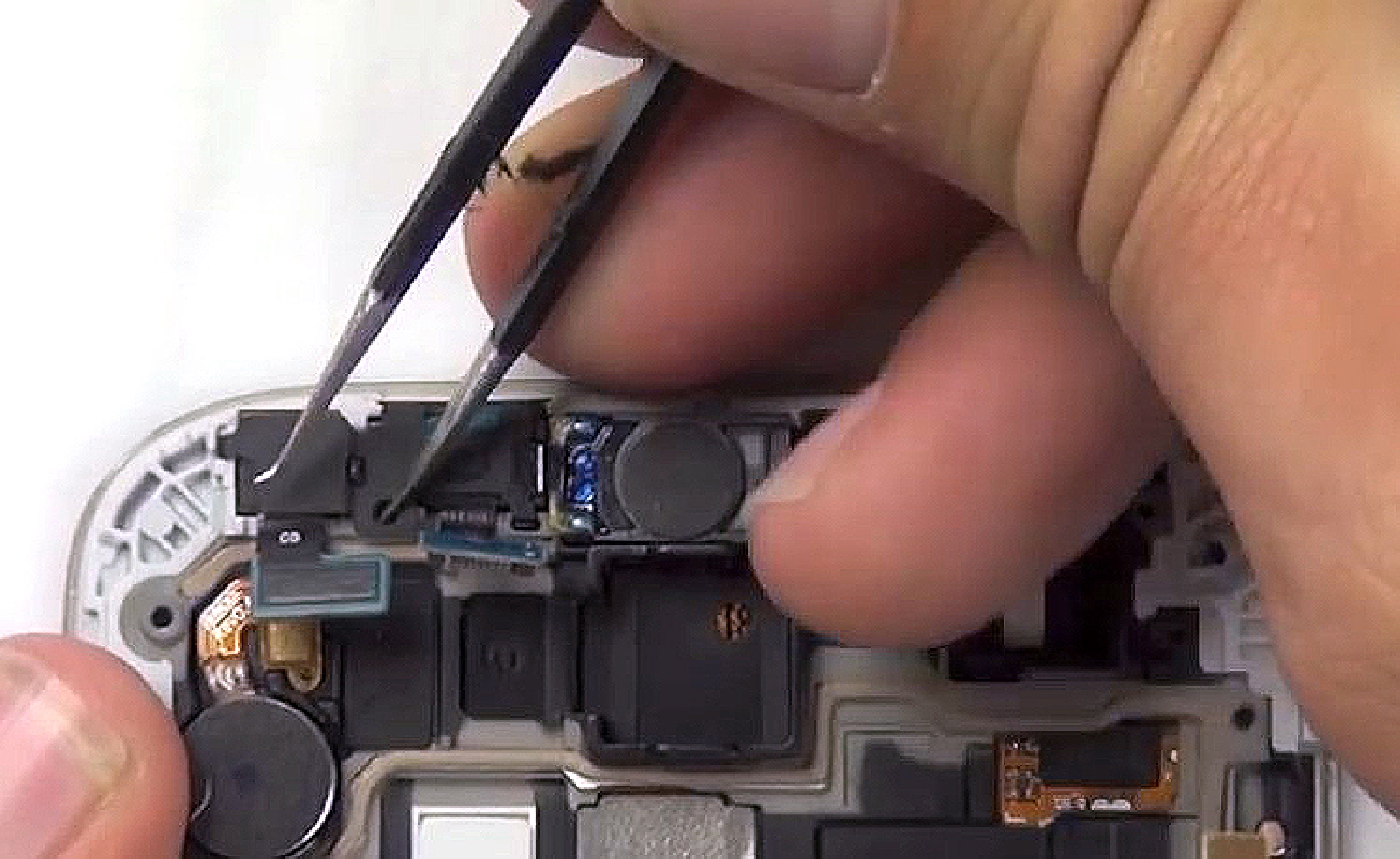 Changement d'écran (vitre+AMOLED) sur Galaxy S4 photo 1