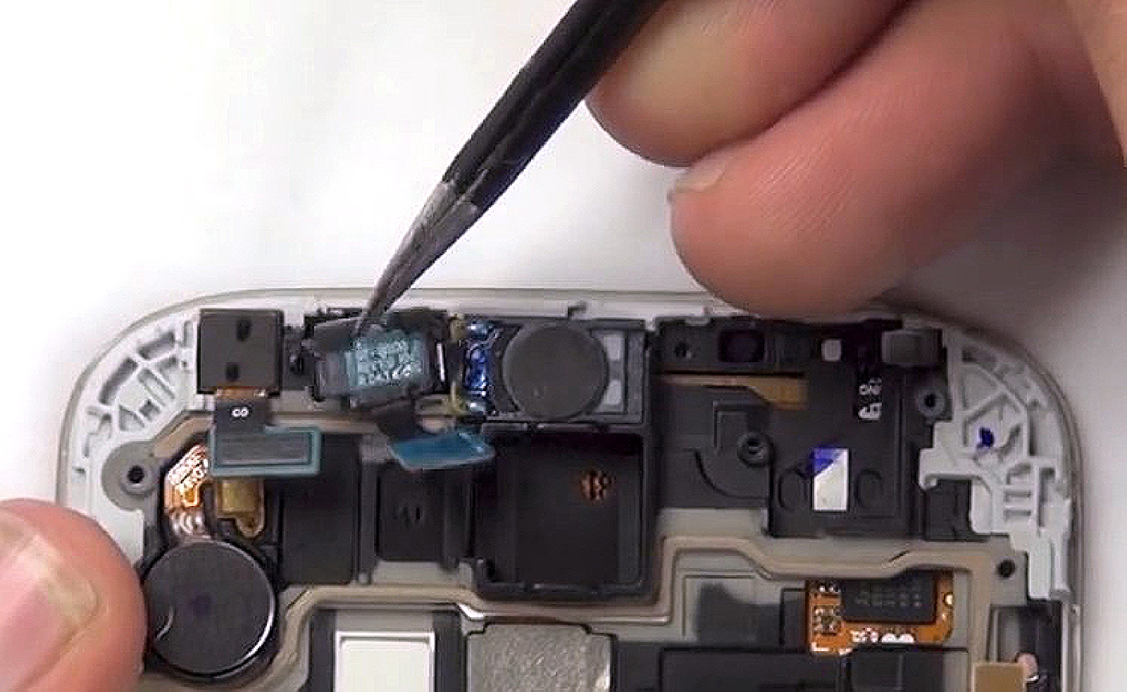 Changement d'écran (vitre+AMOLED) sur Galaxy S4 photo 2