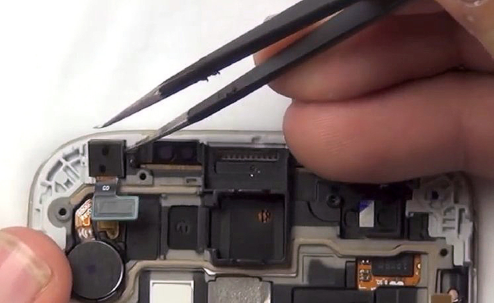 Changement d'écran (vitre+AMOLED) sur Galaxy S4 photo 1