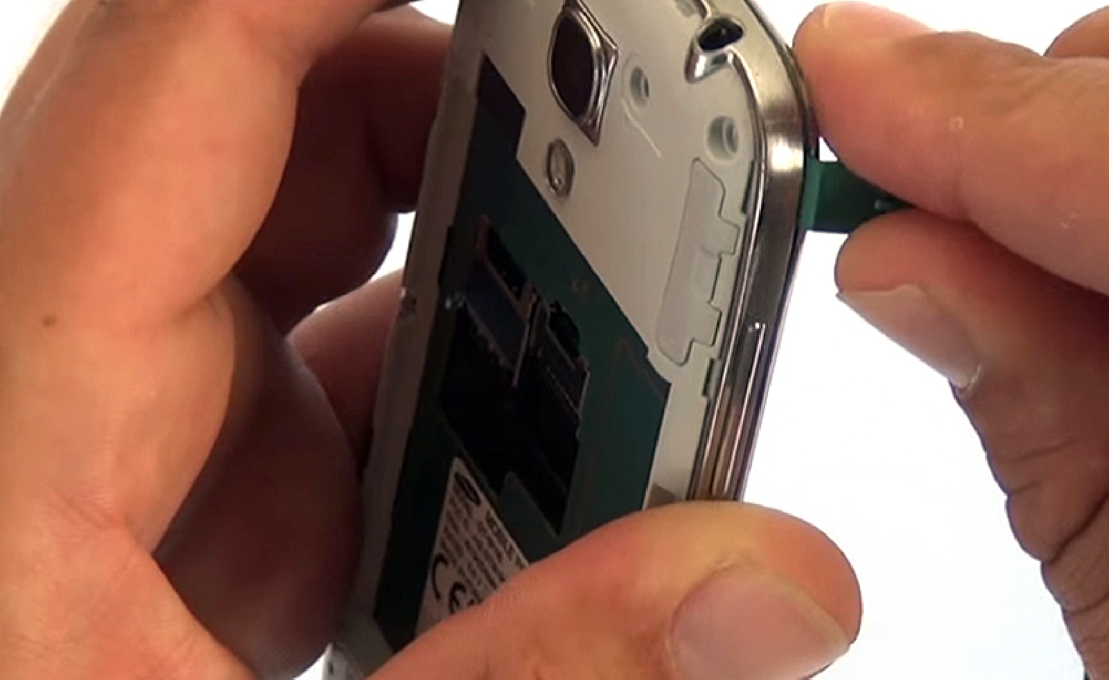 Changement d'écran (vitre+AMOLED) sur Galaxy S4 Mini photo 2