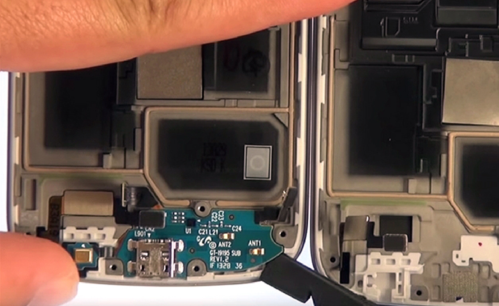 Changement d'écran (vitre+AMOLED) sur Galaxy S4 Mini photo 2