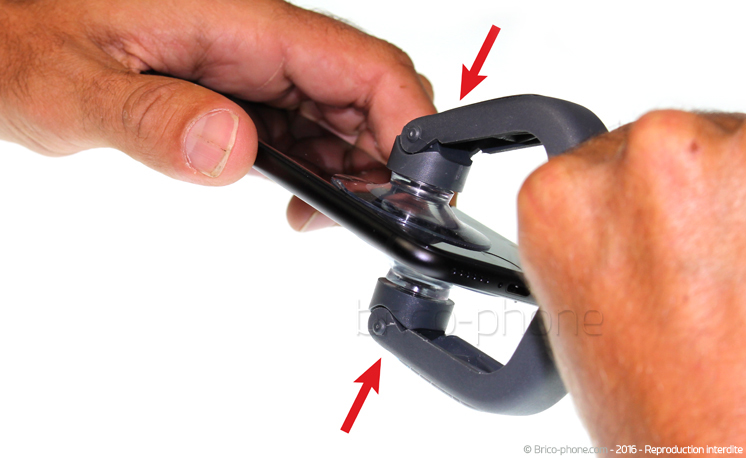 Changement d'écran complet pré-monté (châssis+vitre+LCD) en gardant l'étanchéité sur iPhone 7 photo 1