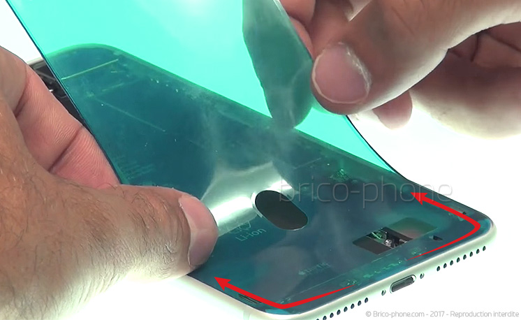 Changement d'écran complet pré-monté (châssis+vitre+LCD) en gardant l'étanchéité sur iPhone 7 photo 1