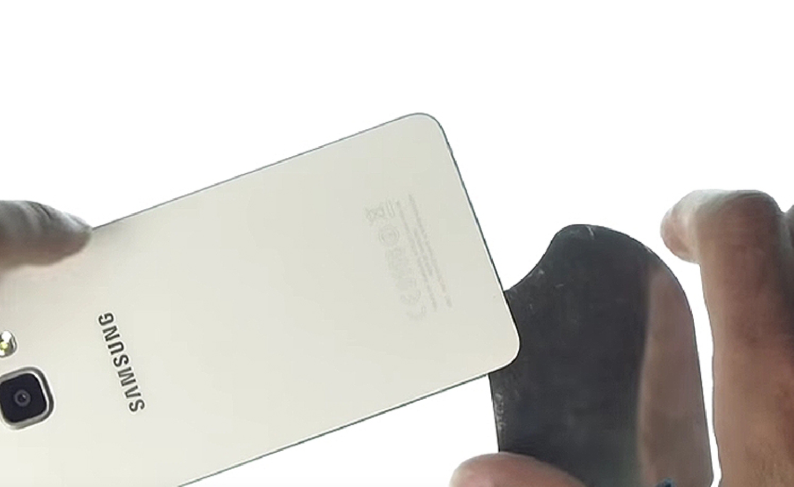 Changement de batterie sur Galaxy A5 2016 photo 2