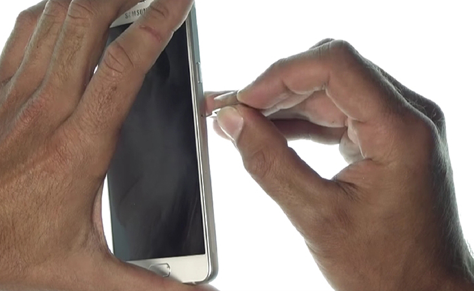 Changement de vitre arrière sur Galaxy A5 2016 photo 4