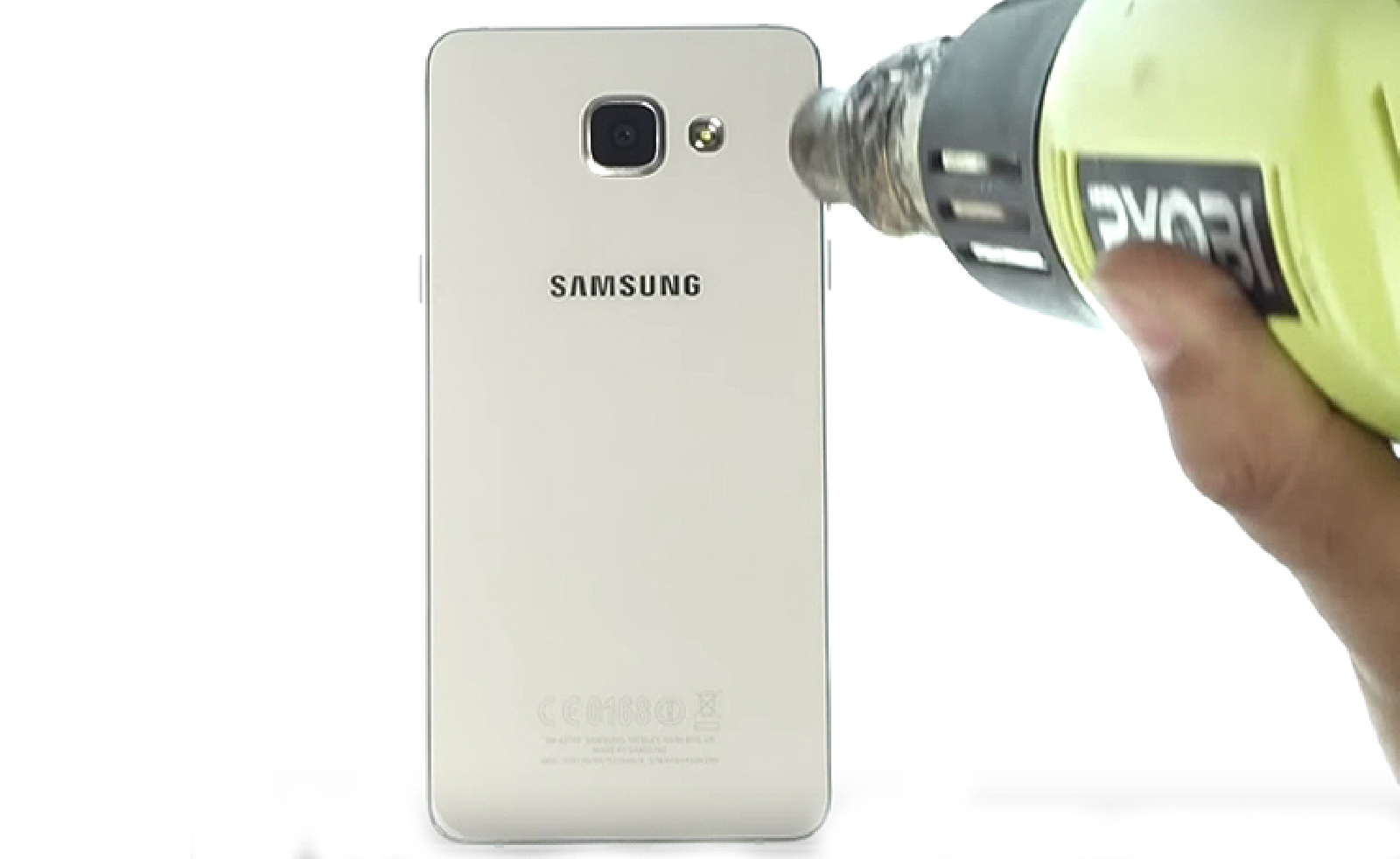 Changement de vitre arrière sur Galaxy A5 2016 photo 2