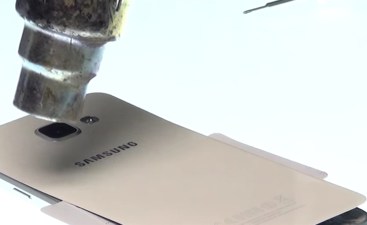 Changement de vitre arrière sur Galaxy A3 2016 photo 1