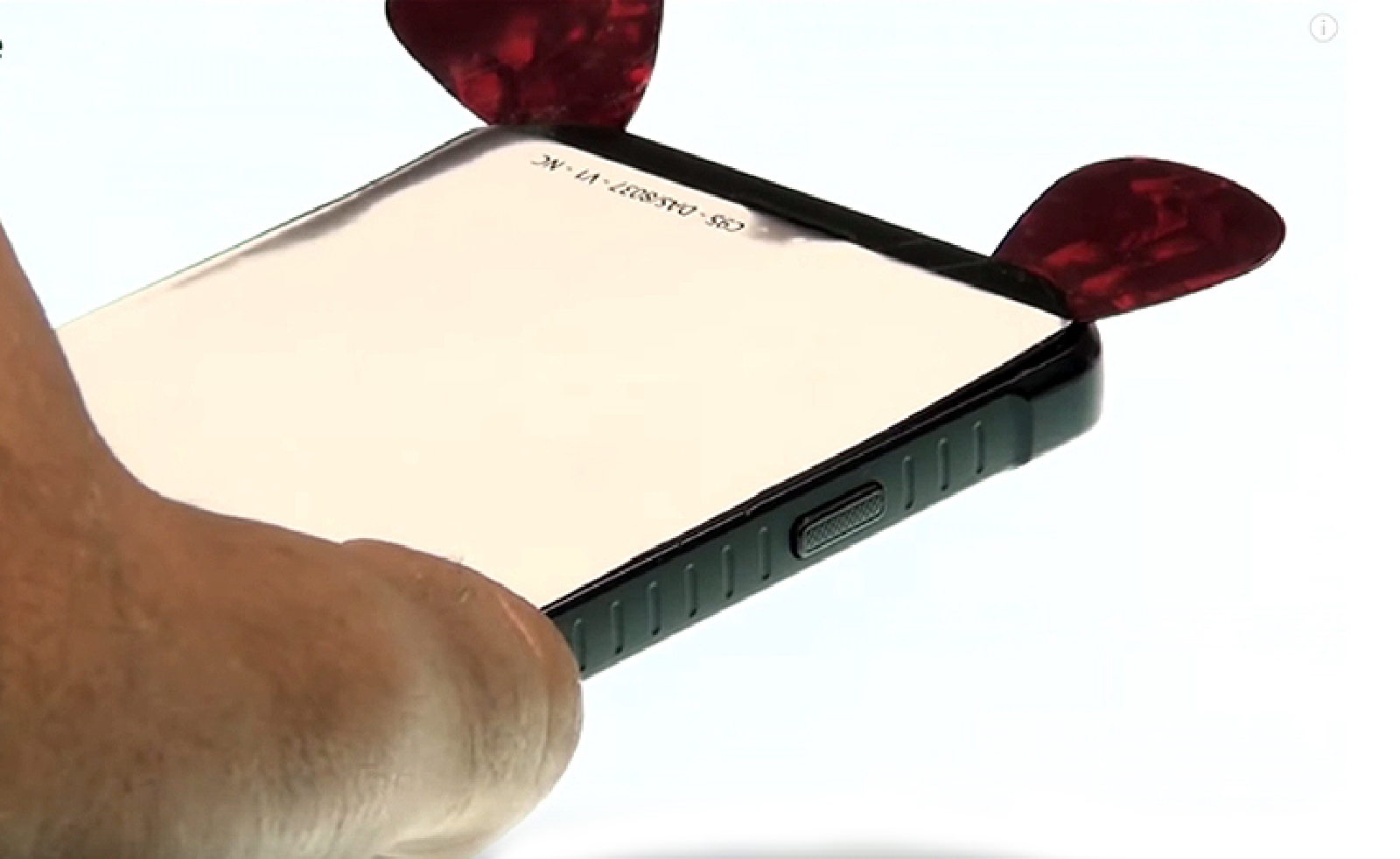 Changement d'écran (vitre+LCD) sur Galaxy Xcover 3 photo 3