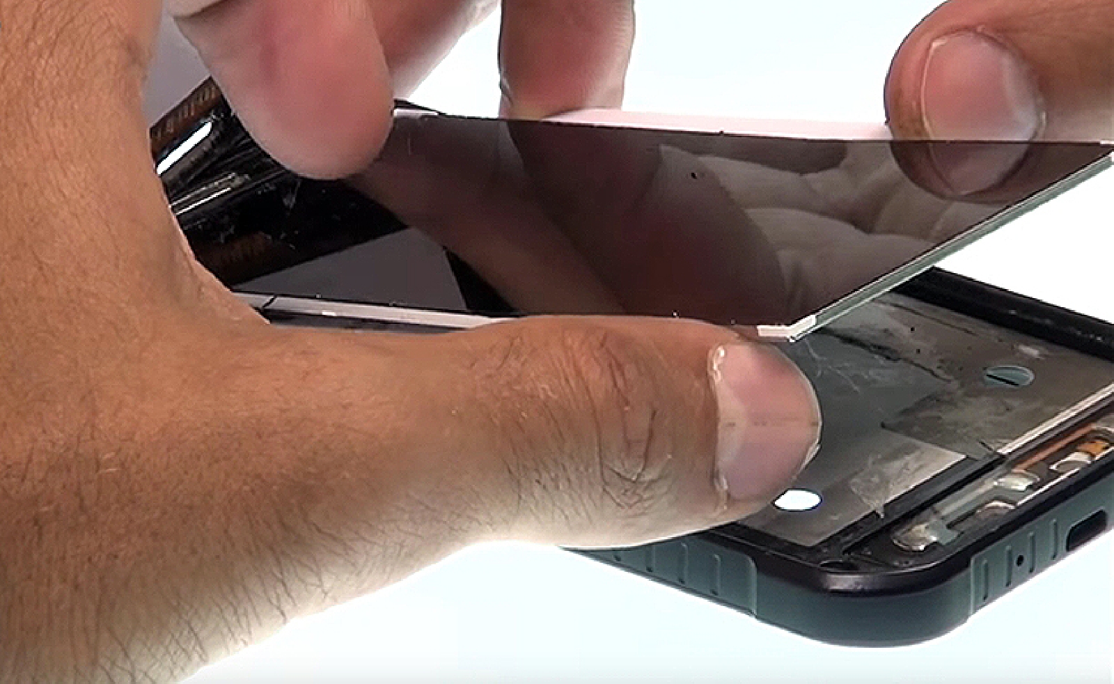 Changement d'écran (vitre+LCD) sur Galaxy Xcover 3 photo 4