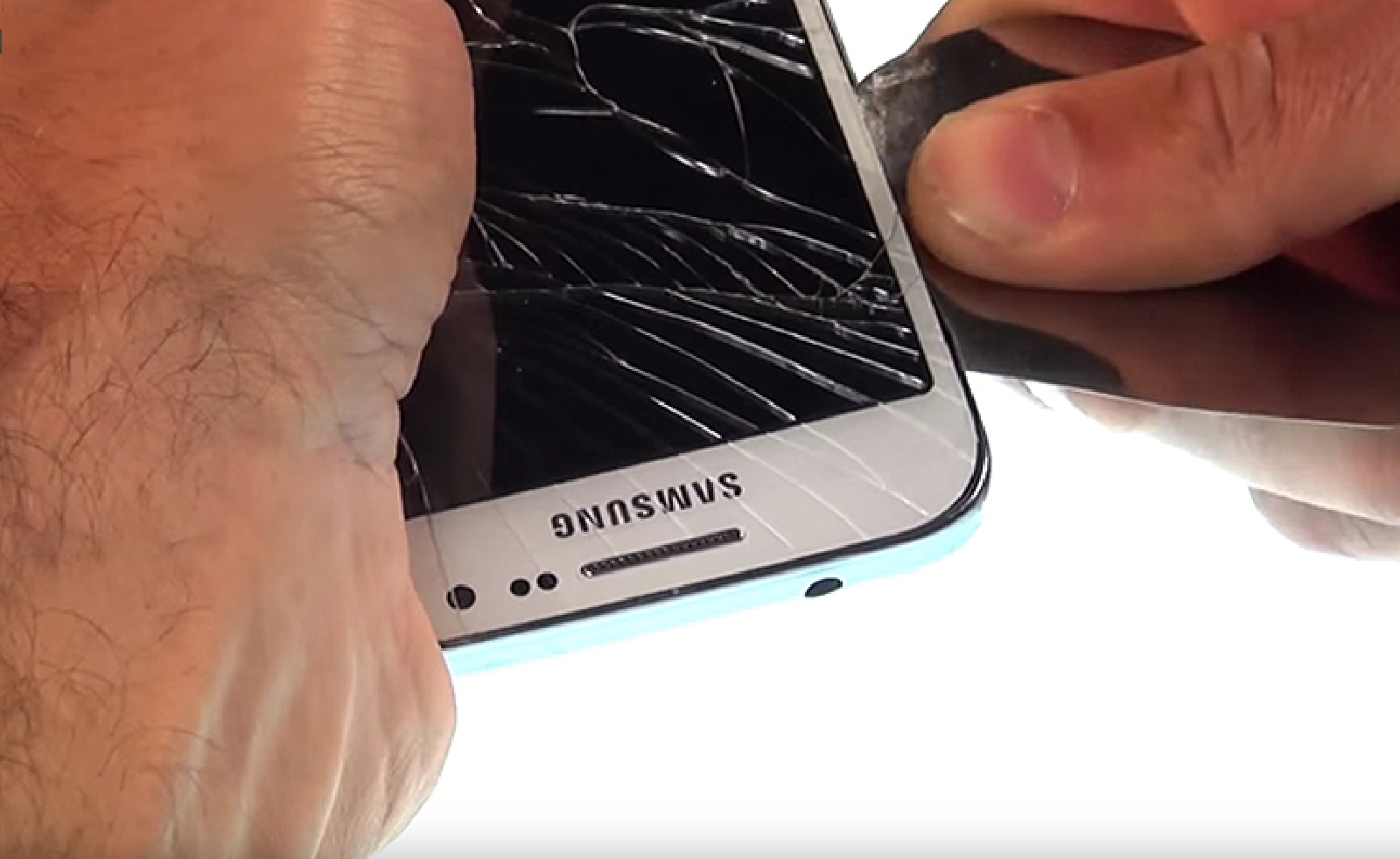 Changement d'écran (vitre+LCD) sur Galaxy Core Prime photo 2