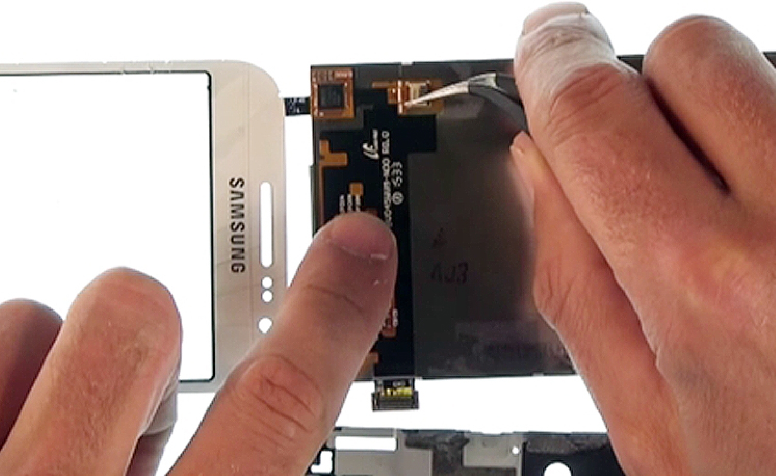 Changement d'écran (vitre+LCD) sur Galaxy Core Prime photo 1