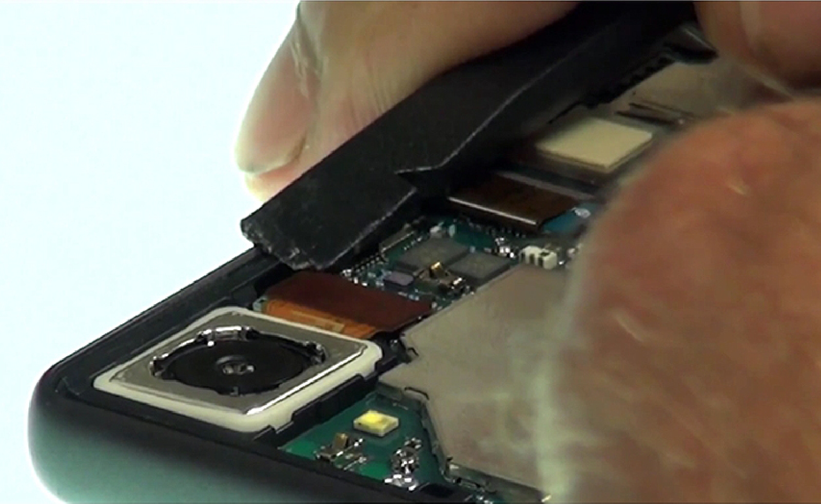 Changement d'écran (vitre+châssis+LCD) sur Xperia X - X Dual photo 1