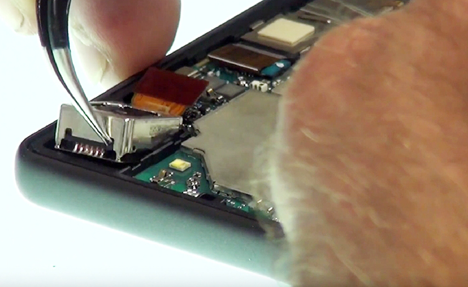 Changement d'écran (vitre+châssis+LCD) sur Xperia X - X Dual photo 3