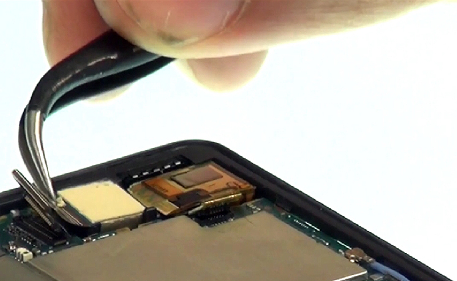 Changement d'écran (vitre+châssis+LCD) sur Xperia X - X Dual photo 1