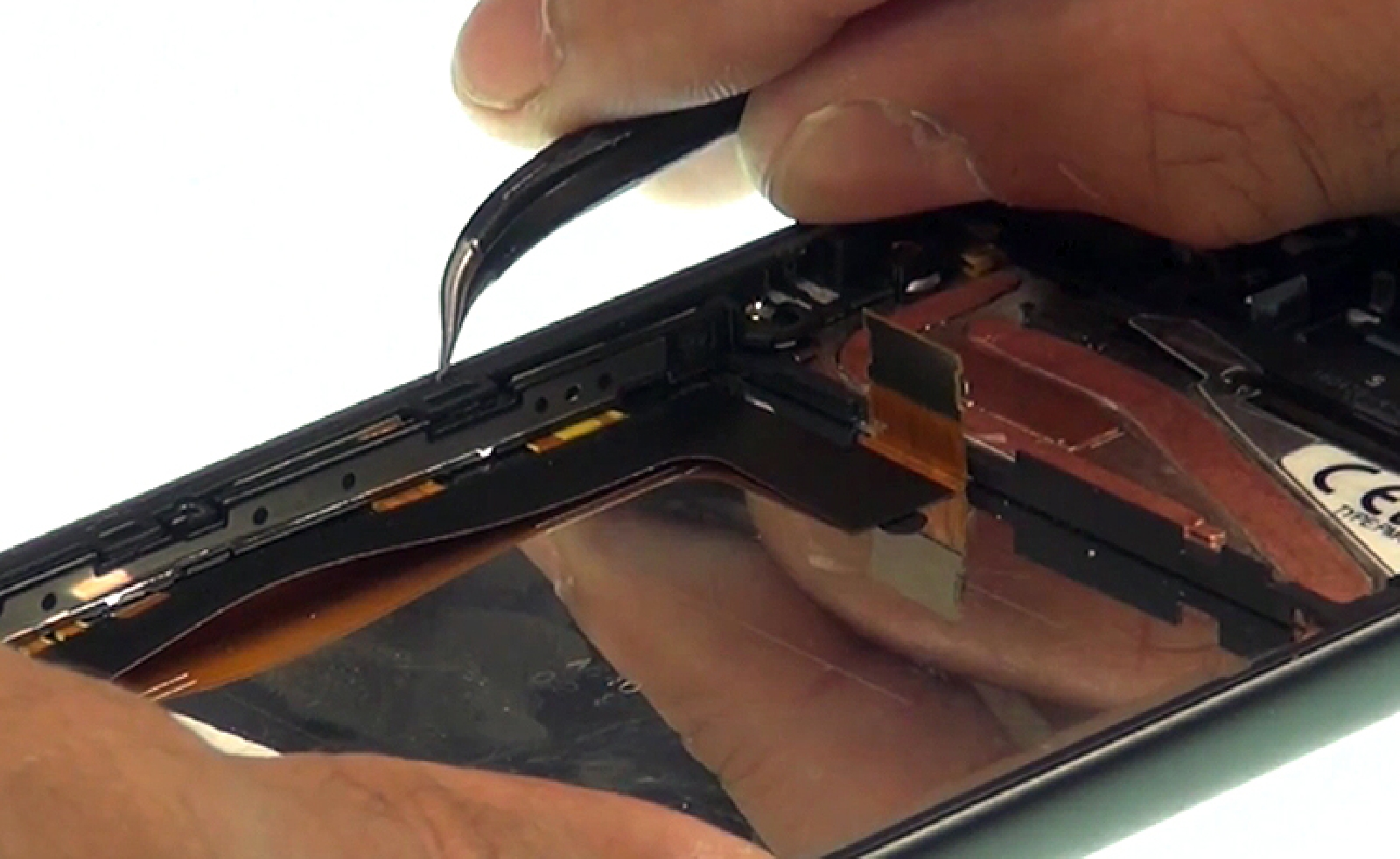 Changement d'écran (vitre+châssis+LCD) sur Xperia X - X Dual photo 2