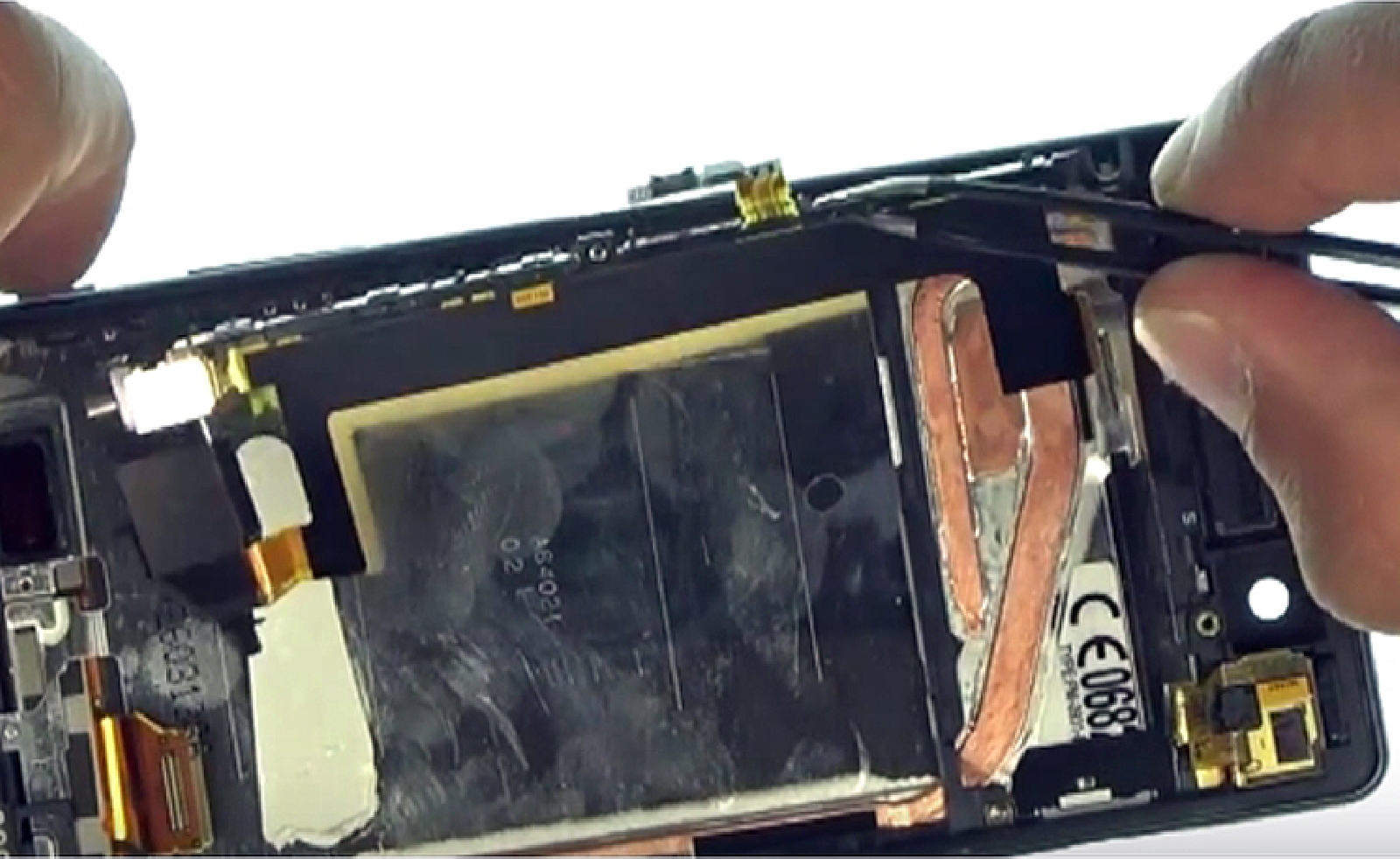 Changement d'écran (vitre+châssis+LCD) sur Xperia X - X Dual photo 4