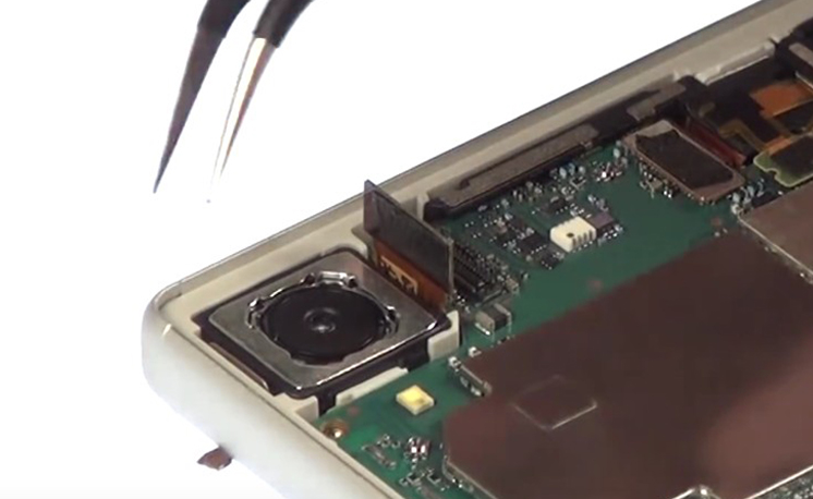 Changement d'écran (vitre+châssis+LCD) sur Xperia Z5 photo 1