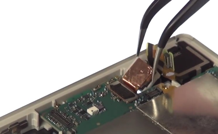 Changement d'écran (vitre+châssis+LCD) sur Xperia Z5 photo 1