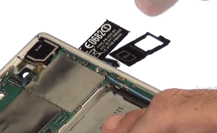 Changement d'écran (vitre+châssis+LCD) sur Xperia Z5 photo 1