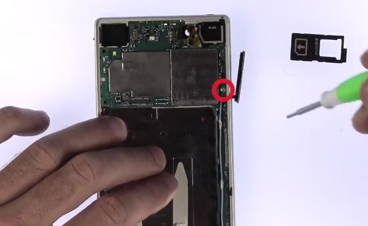 Changement d'écran (vitre+châssis+LCD) sur Xperia Z5 photo 1