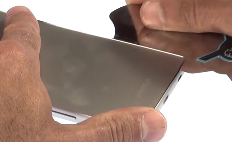 Changement de batterie sur Xperia Z5 photo 1