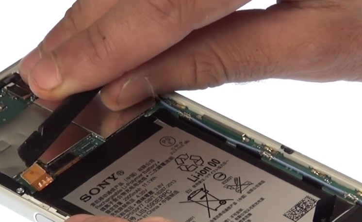 Changement de batterie sur Xperia Z5 photo 1
