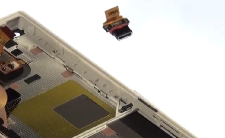 Changement d'écran (vitre+châssis+LCD) sur Xperia Z5 Compact photo 1