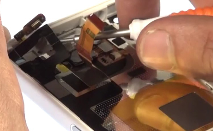 Changement d'écran (vitre+châssis+LCD) sur Xperia Z5 Compact photo 1