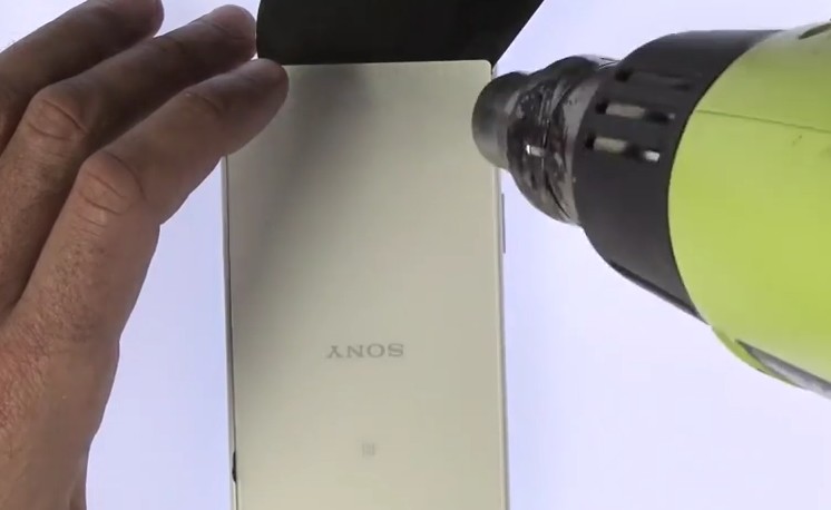 Changement de batterie sur Xperia Z5 Compact photo 1