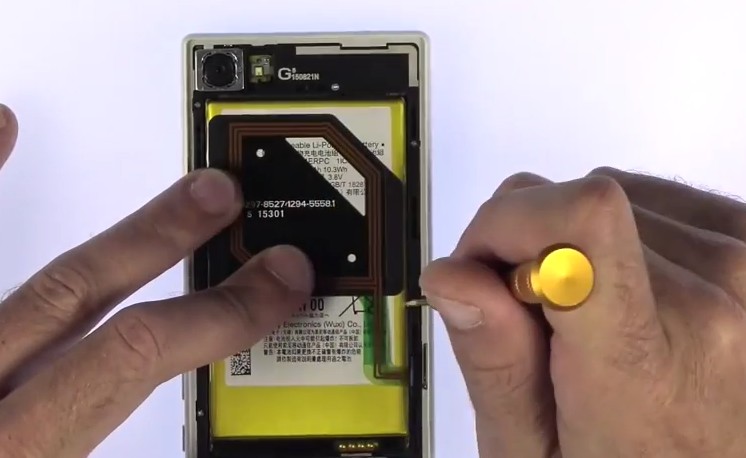 Changement de batterie sur Xperia Z5 Compact photo 1