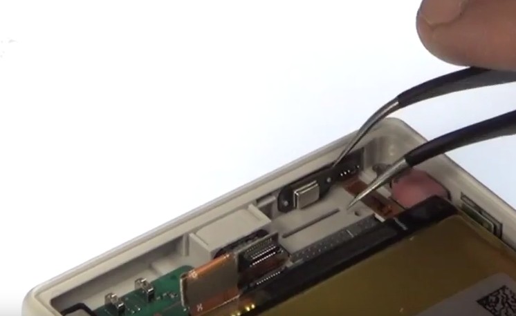 Changement de batterie sur Xperia Z5 Compact photo 1