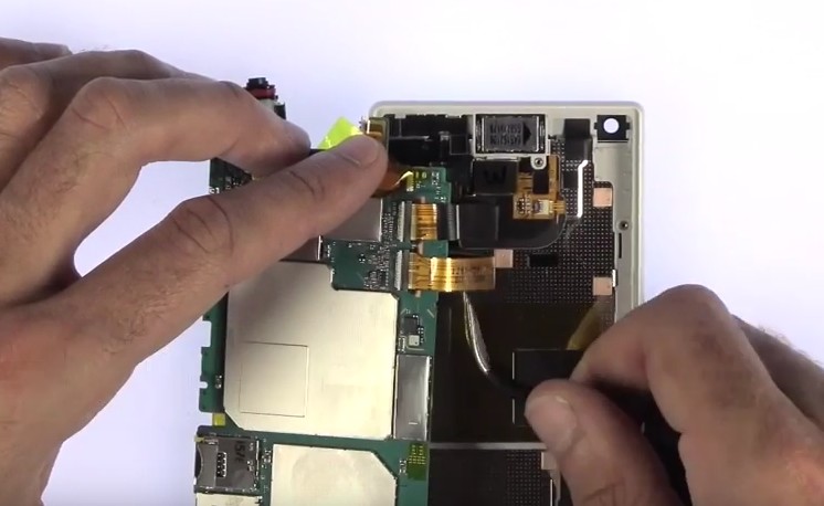 Changement de batterie sur Xperia Z5 Compact photo 1