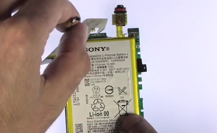 Changement de batterie sur Xperia Z5 Compact photo 1