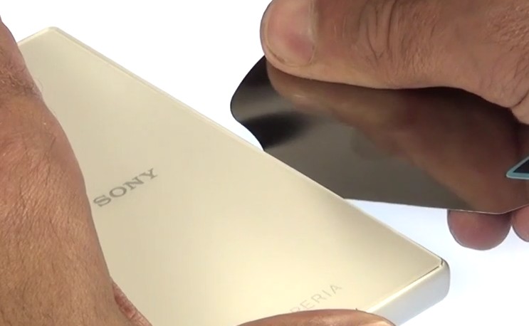 Changement de vitre arrière sur Xperia Z5 Compact photo 1