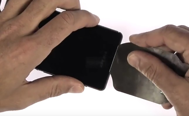 Changement d'écran (vitre+châssis+LCD) sur Xperia Z3 Compact photo 1