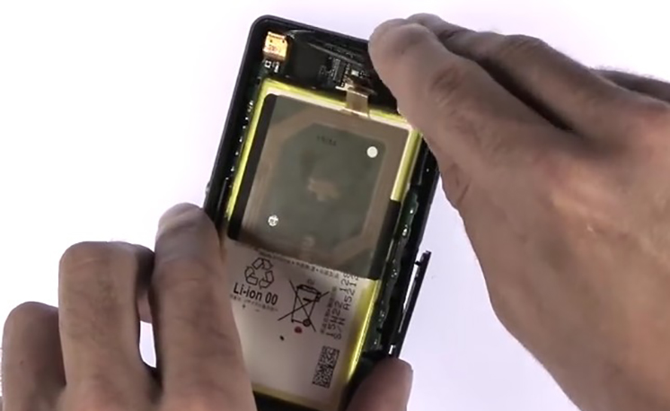 Changement d'écran (vitre+châssis+LCD) sur Xperia Z3 Compact photo 1