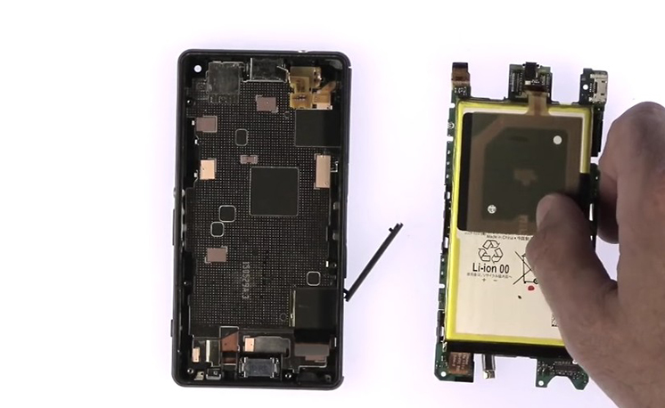 Changement d'écran (vitre+châssis+LCD) sur Xperia Z3 Compact photo 1