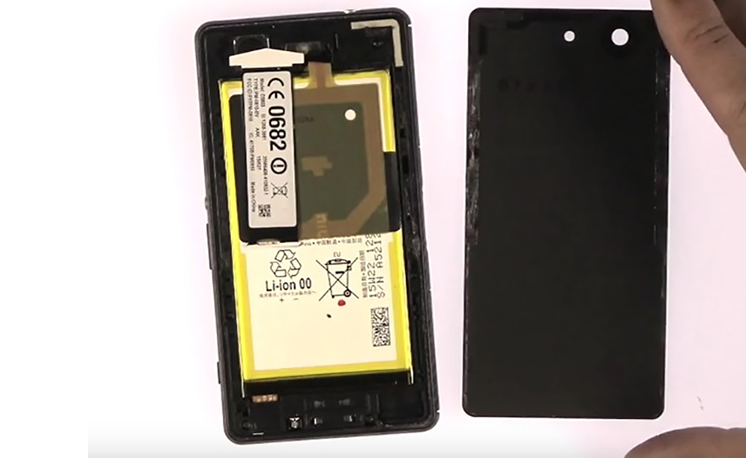 Changement de vitre arrière sur Xperia Z3 Compact photo 1